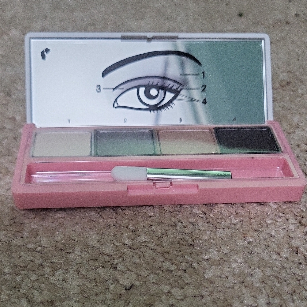 NWT Clinique Striped Makeup Palette in Black and White - Picture 2 of 4